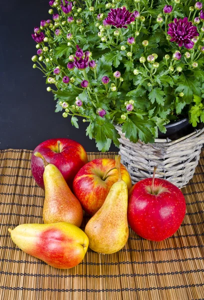 Плод с цветами — стоковое фото