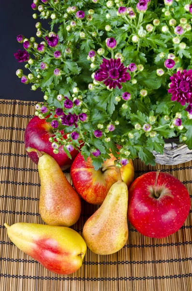 Fruit with flowers — Stock Photo, Image