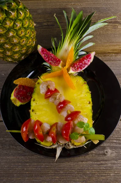 Yengeç tükürür ananas ile — Stok fotoğraf