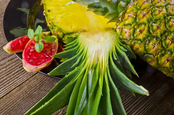 Ananas en gekonfijte vijgen — Stockfoto