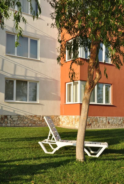 stock image Sunlounger in the courtyard.