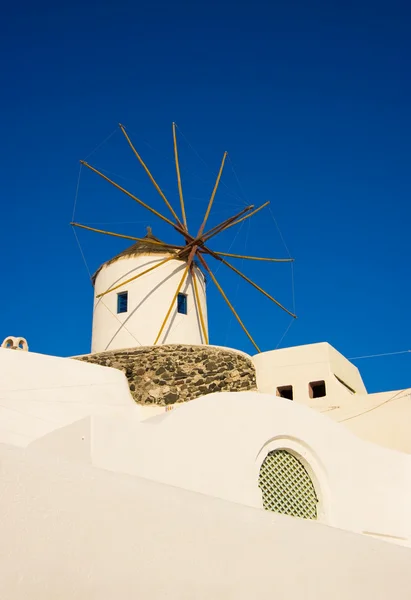 Santorini yel değirmeni — Stok fotoğraf