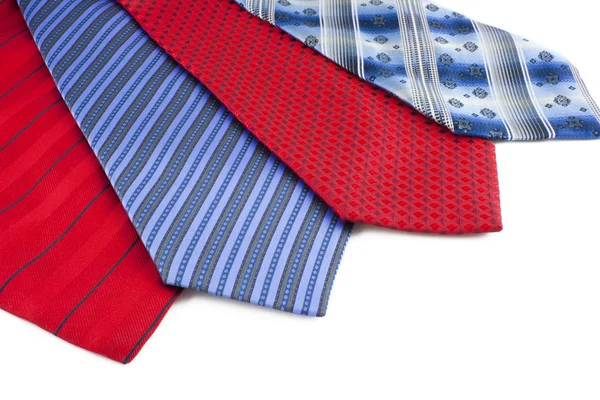 Некоторые разноцветные мужские галстуки — стоковое фото