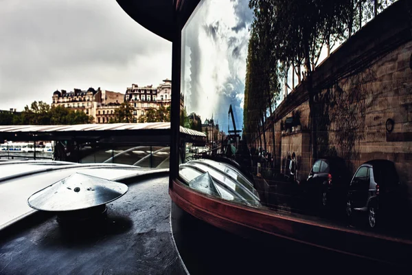 Reflection in the windows of Paris on a barge — Stock Photo, Image