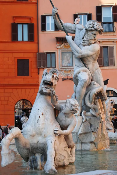 Piazza navona fontän detalj med häst — Stockfoto