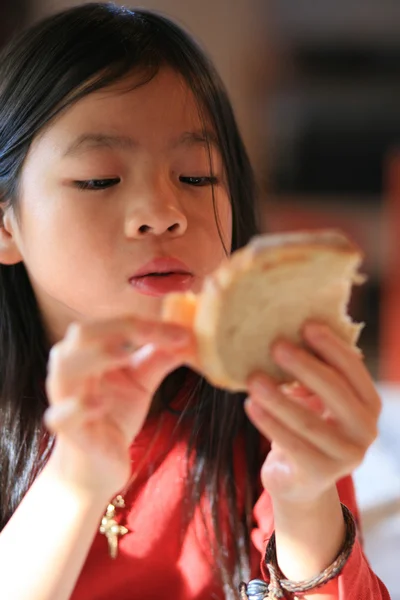 Діти, які їдять — стокове фото
