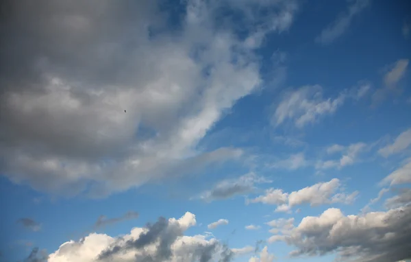 Summer sky with nice cloud formation — Stock Photo, Image