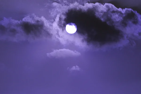 Небесное облако и солнце — стоковое фото
