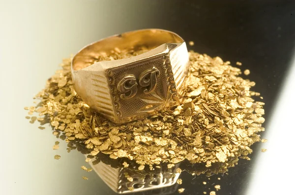 Återvinning av gamla juveler — Stockfoto
