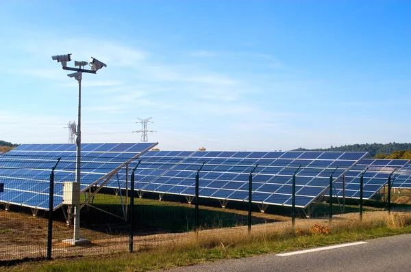 Fotovoltaická elektrárna — Stock fotografie