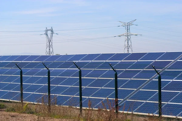 Solceller kraftverk — Stockfoto