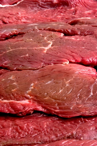 Сырое мясо перед приготовлением — стоковое фото