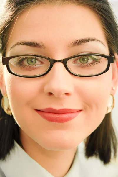 Žena nosí hranaté brýle — Stock fotografie