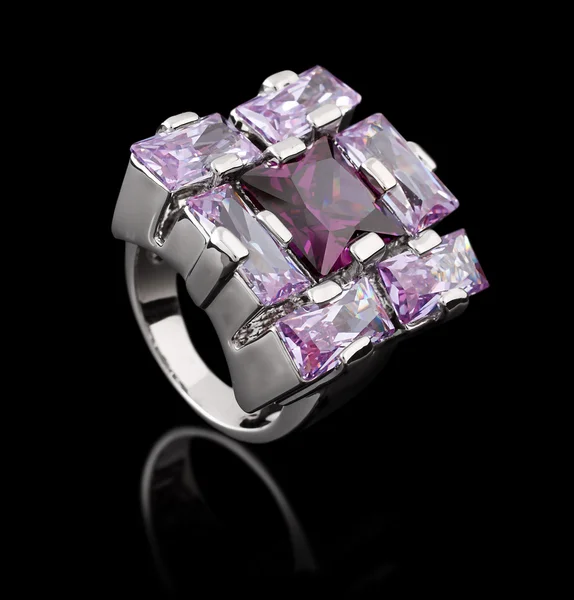 Stříbrný prsten s brilianty — Stock fotografie