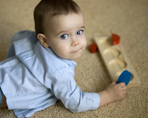 Little boy with intellectual toy — Stock Photo, Image