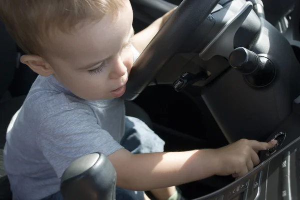 Child at the wheel — Stock Photo, Image