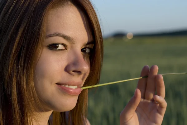 Young woman and straw — Stock Photo, Image