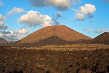 vulcanic peyzaj yokoldu vulcano altında