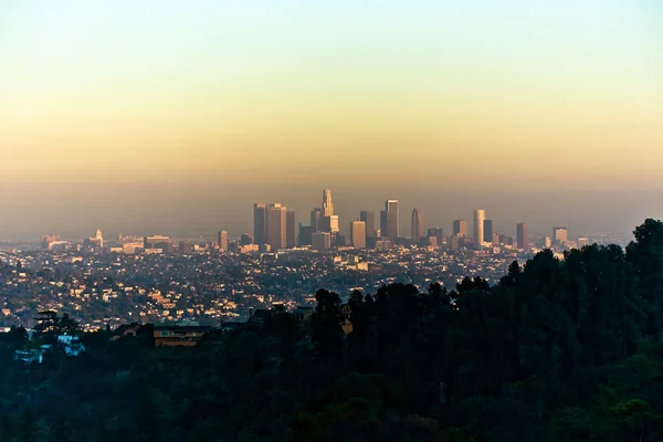 Pôr do sol em Los Angeles visto de Griffith Park — Fotografia de Stock