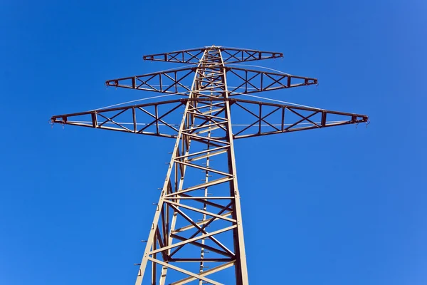 Elektromos torony az energia a gyönyörű táj — Stock Fotó