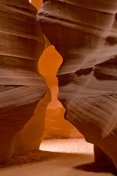 页上，在世界 famoust 插槽峡谷附近的羚羊峡谷 — 图库照片