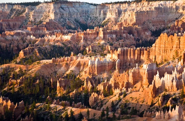 Hermoso paisaje en Bryce Canyon con magnífica forma de piedra —  Fotos de Stock