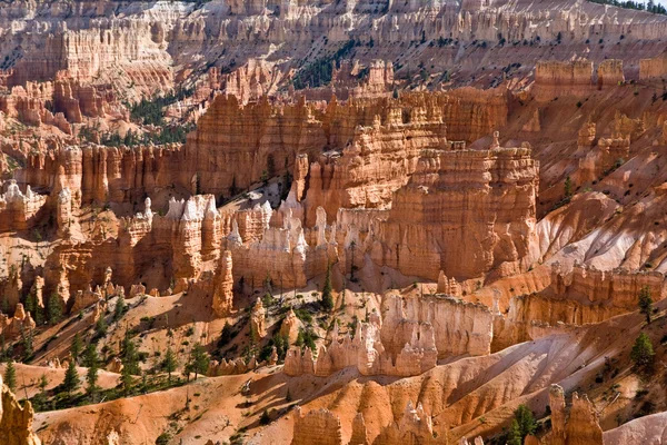 Πανέμορφο τοπίο στο bryce canyon με υπέροχο πέτρινο forma — Φωτογραφία Αρχείου