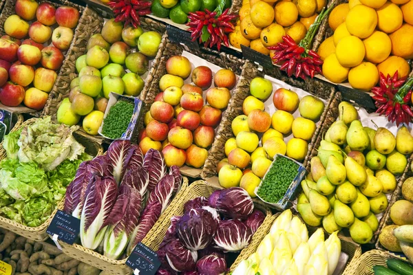 Fresh food offered at the market — Stock Photo, Image