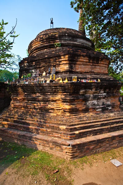 Posągów Buddy w świątyni wat yai chai mongkol — Zdjęcie stockowe