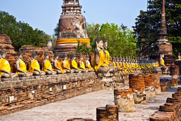 Estatuas de Buda en el templo de Wat Yai Chai Mongkol —  Fotos de Stock