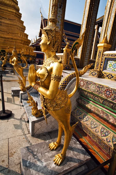 A kinaree, a mythology figure, in the Grand Palace in Bangkok — Stock Photo, Image