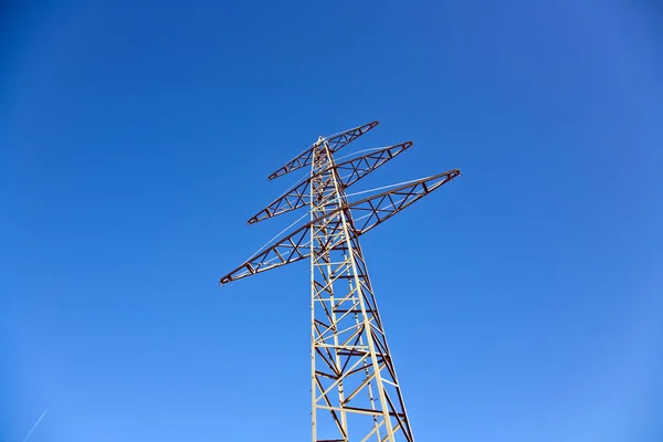 Güzel manzarada enerji için elektrik kulesi — Stok fotoğraf