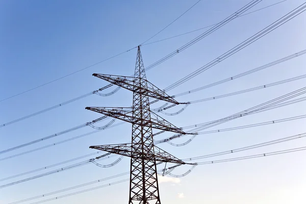 아름다운 풍경의 에너지를 위한 전기 탑 — 스톡 사진