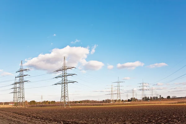 Wieża elektryczna dla energii w pięknym krajobrazie — Zdjęcie stockowe