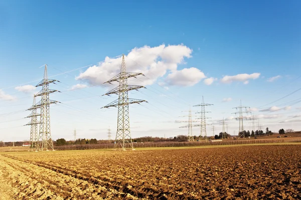 Torre de eletricidade para a energia na bela paisagem — Fotografia de Stock
