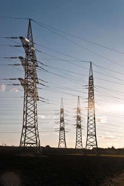 Elektriciteit toren in prachtige landschap — Stockfoto