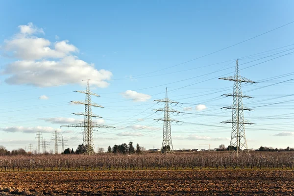 Tour d'électricité dans un paysage magnifique — Photo