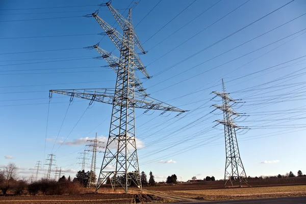 Elektriciteit toren in prachtige landschap — Stockfoto