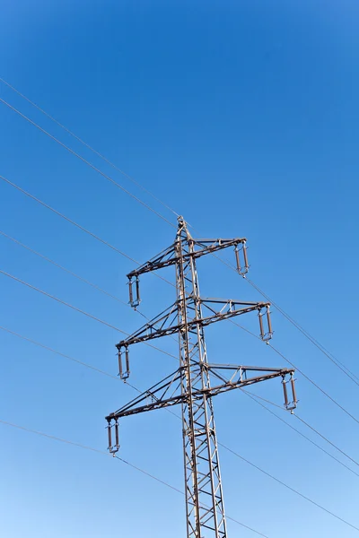 Gyönyörű táj villamosenergia-torony — Stock Fotó