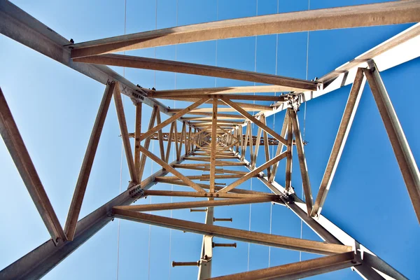 Güzel manzara içinde elektrik Kulesi — Stok fotoğraf