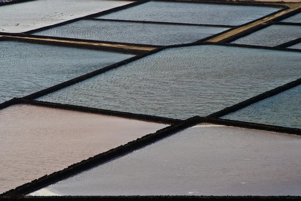 Соляные бассейны в солях — стоковое фото