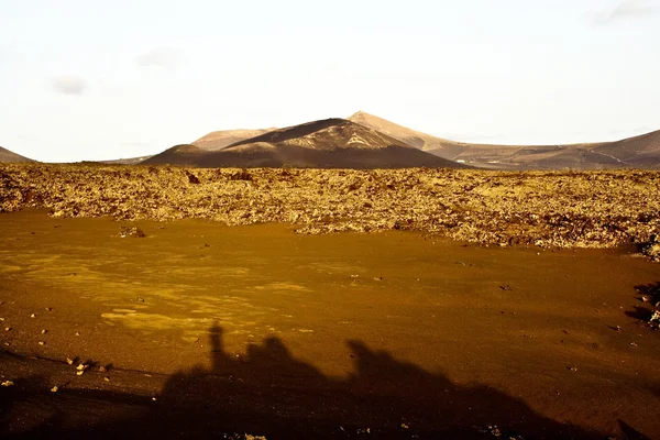 Vulkanische landschap bij zonsondergang — Stockfoto