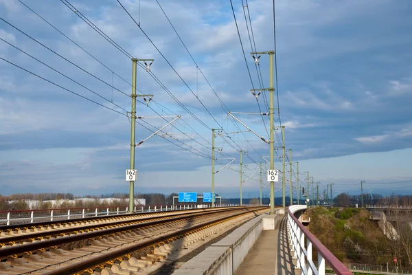 Spoorweg spoor in zonlicht — Stockfoto