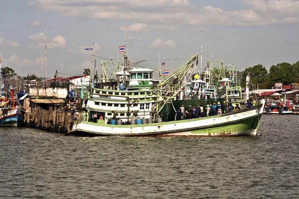 Ahşap yerel fisherboat — Stok fotoğraf