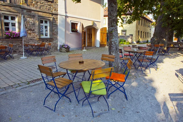 Mesa exterior de um restaurante na Baviera — Fotografia de Stock