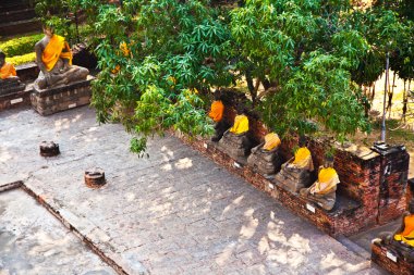 wat yai chai mongkol ayutthay Tapınağı'nda Buda heykelleri