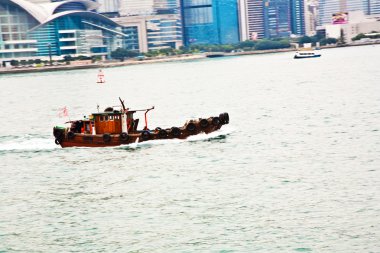 hong Kong victoria limanı ile önemsiz teknede manzara