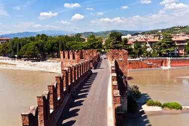 eski köprüye adige Nehri - Castelvecchio'yu Verona