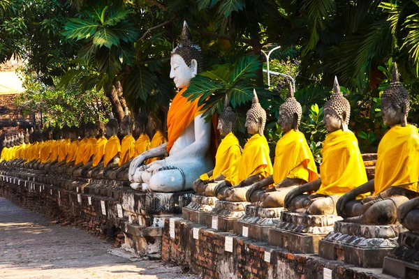 Wat yai chai mongkol ayutthay Tapınağı'nda Buda heykelleri — Stok fotoğraf