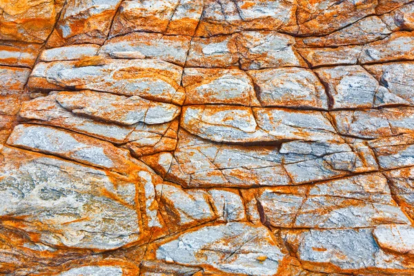 Bellissimo modello in pietra sulla costa — Foto Stock
